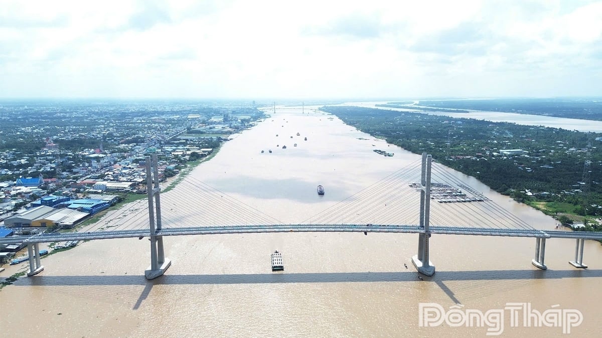 ការផ្សាយបន្តផ្ទាល់នៃពិធីសម្ពោធគម្រោងស្ពាន Rach Mieu 2 នៅលើកាសែត Dong Thap និងវេទិកាវិទ្យុ និងទូរទស្សន៍