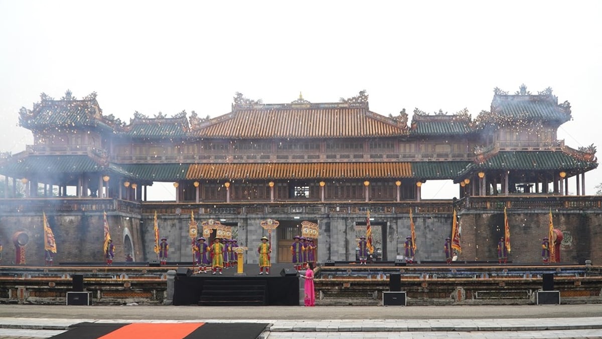 From Ngo Mon to historic Ba Dinh