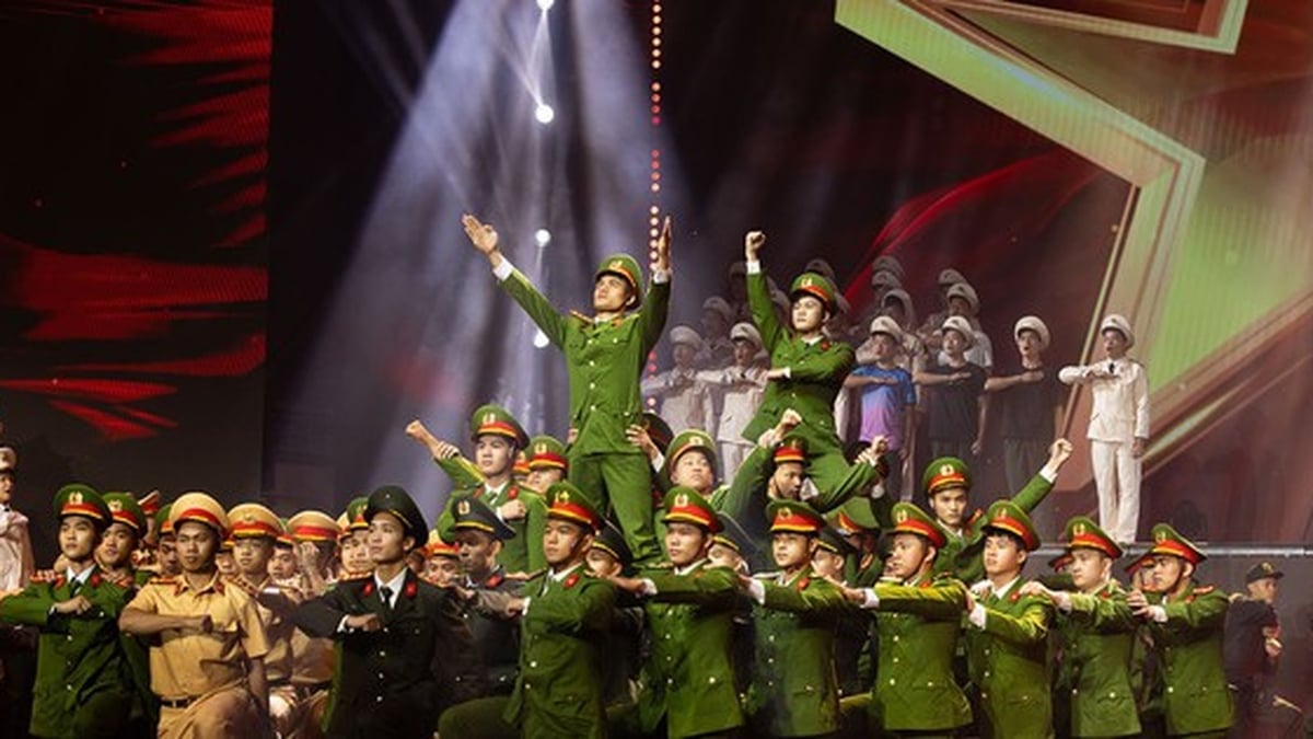 เครื่องหมายของผู้กำกับ Tuyet Minh ในโครงการครบรอบ 80 ปี - Glory of Vietnam People's Public Security