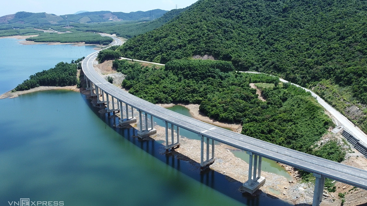 하노이에서 다낭까지 남북 고속도로, 총 750km