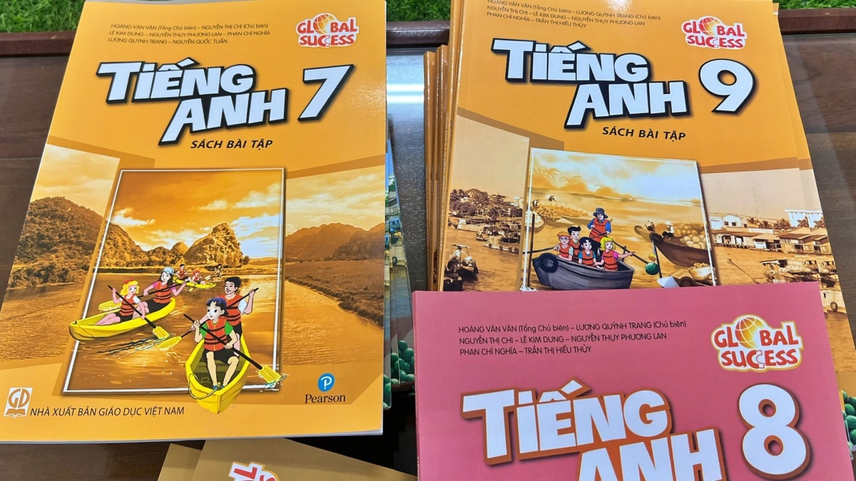 قضية كتب مزورة في هانوي: مدرستان تكتشفان 204 كتب غير عادية