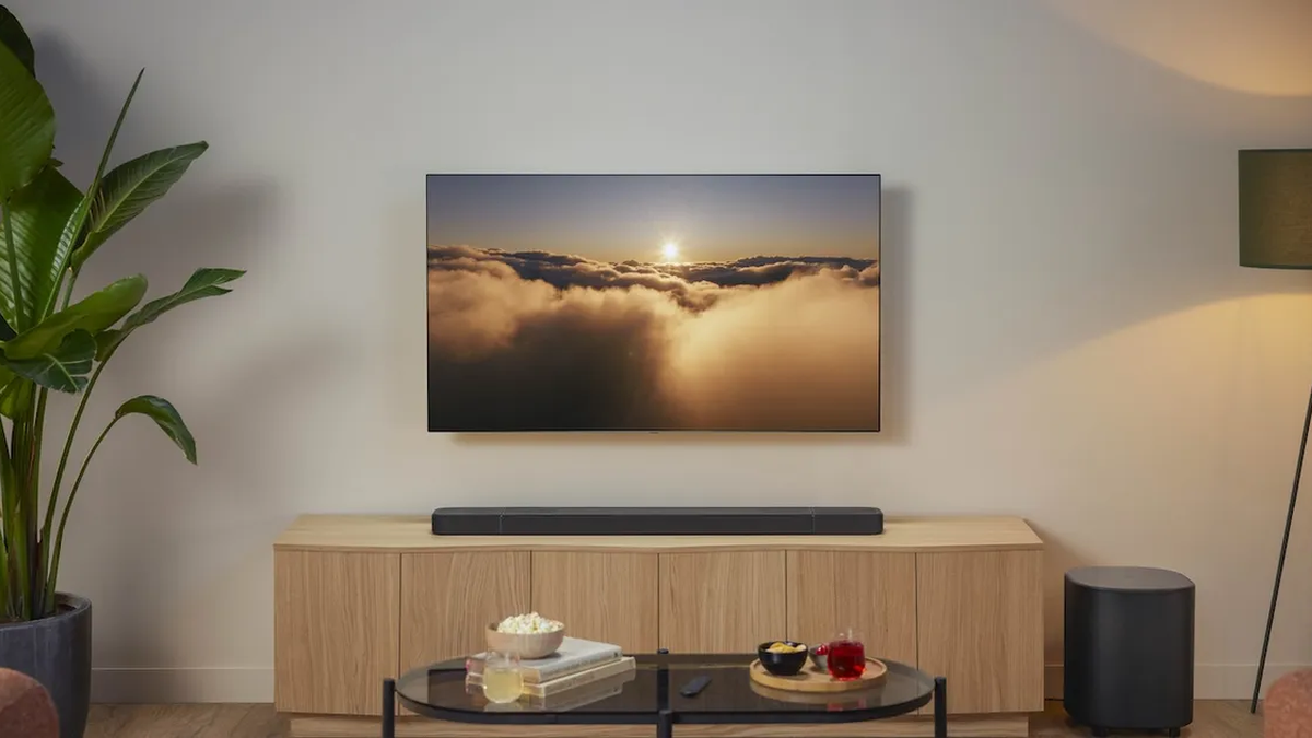 새로운 세대의 JBL Bar MK2 사운드바는 홈 엔터테인먼트 경험을 한 단계 더 높여줍니다.