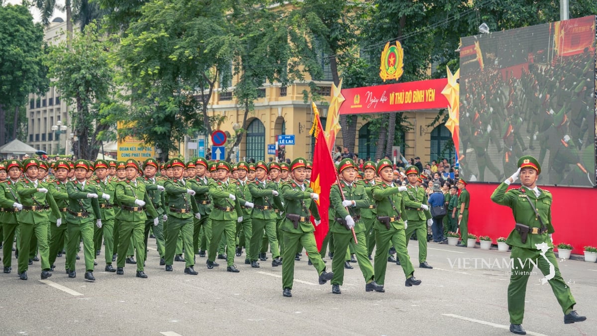 Hạnh phúc từ bình yên: Lá chắn thép của Thủ đô