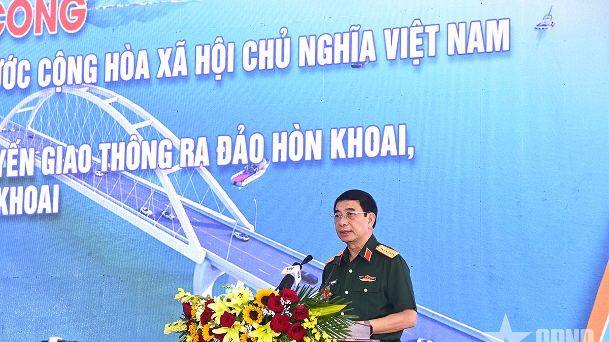 Ministry of National Defense starts construction of key traffic projects in Ca Mau