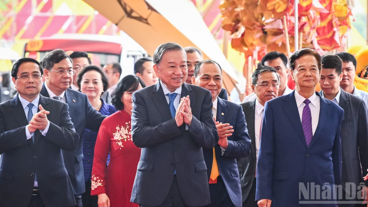 [写真] ト・ラム事務総長が建国記念日を祝う250のプロジェクトの開所式と起工式に出席