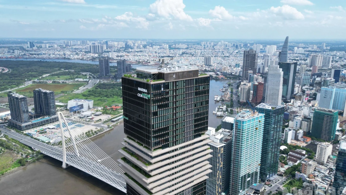 [Photo] Close-up of the first International Financial Center building in Ho Chi Minh City
