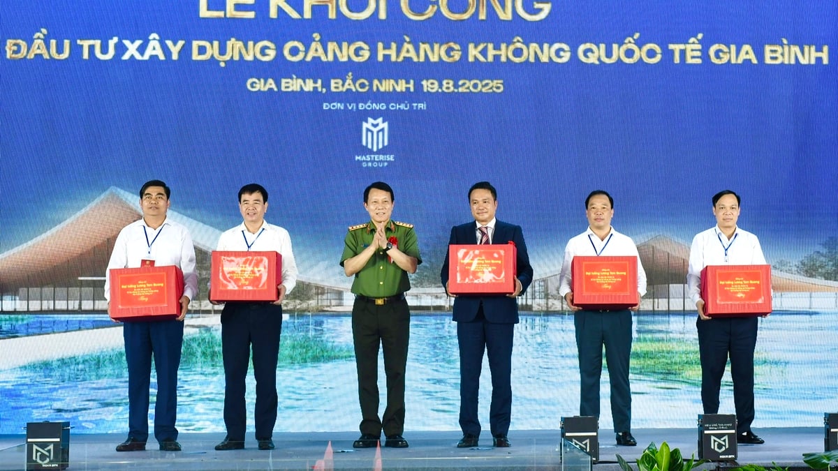 Ceremonia de inauguración del proyecto de construcción del Aeropuerto Internacional de Gia Binh