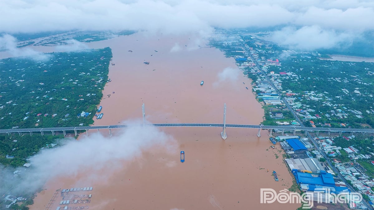 L'ambiance avant l'inauguration du pont Rach Mieu 2