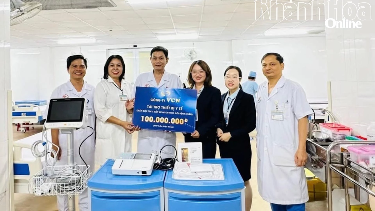 Die VCN Khanh Hoa Investment Joint Stock Company spendete medizinische Geräte an das Khanh Hoa General Hospital