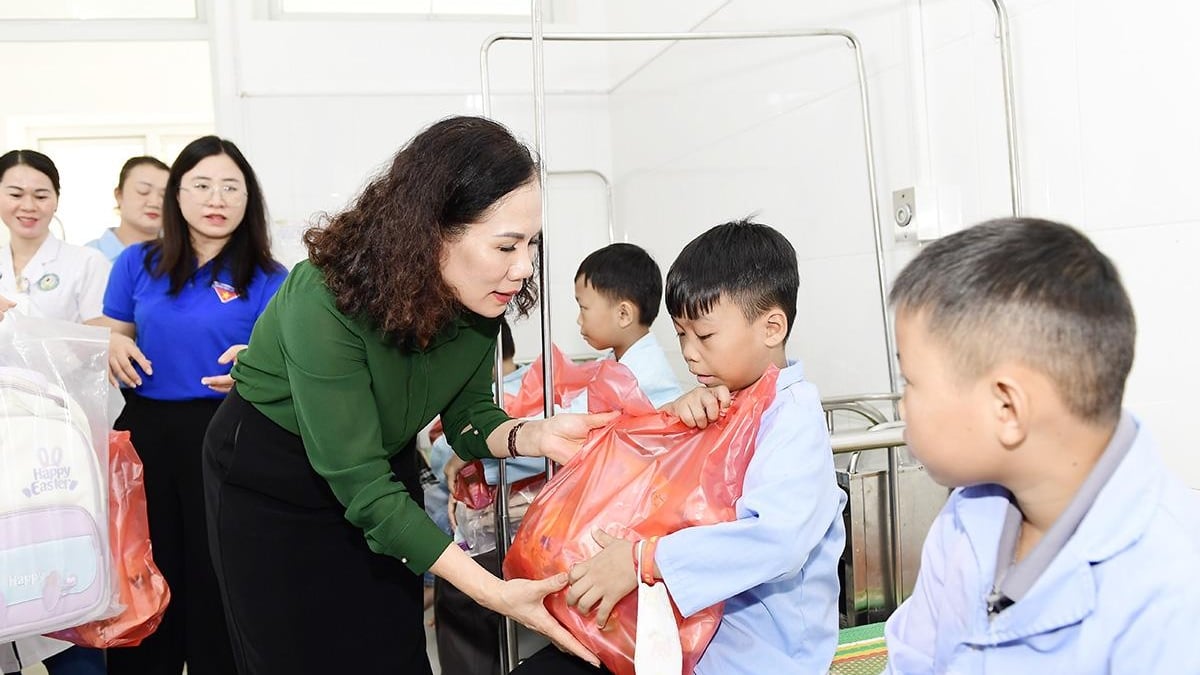 サラセミアの子供たちに68個の贈り物を寄付