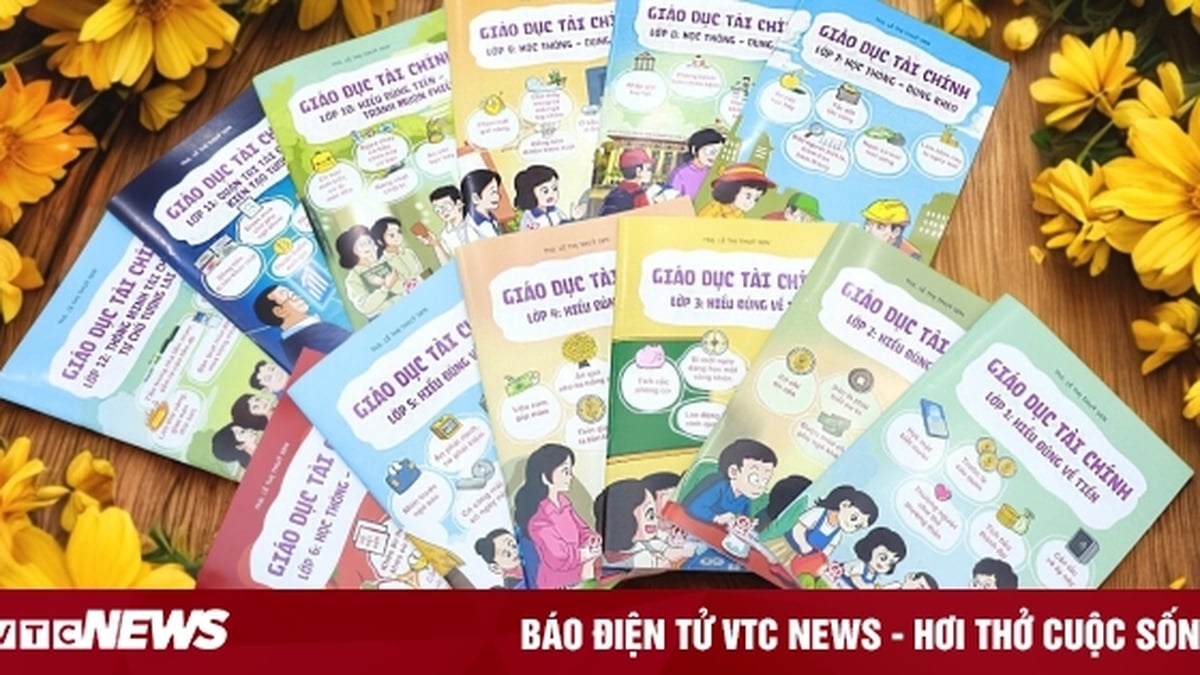 Vietnam Education Publishing House introduces a set of books teaching finance to high school students