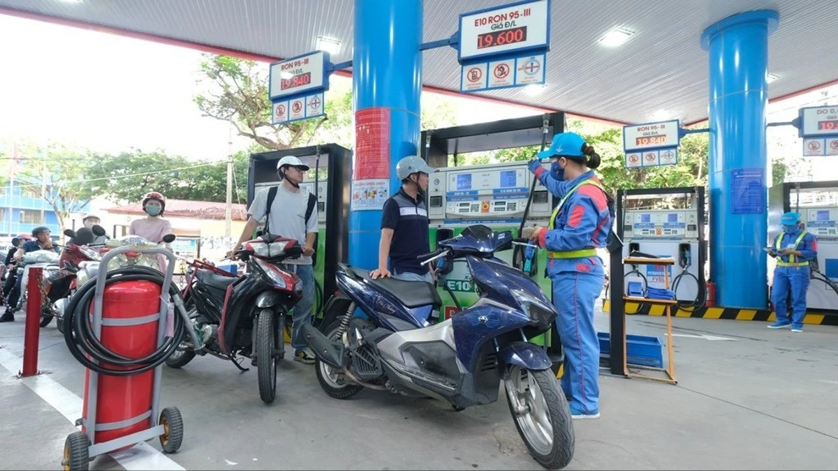 PVOIL piloted selling nearly 10 thousand liters of E10 gasoline on the first day