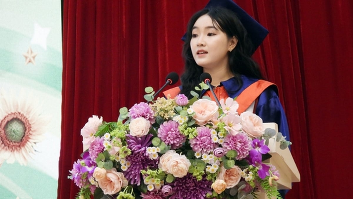 New pharmacist gives emotional speech at graduation ceremony at Cuu Long University