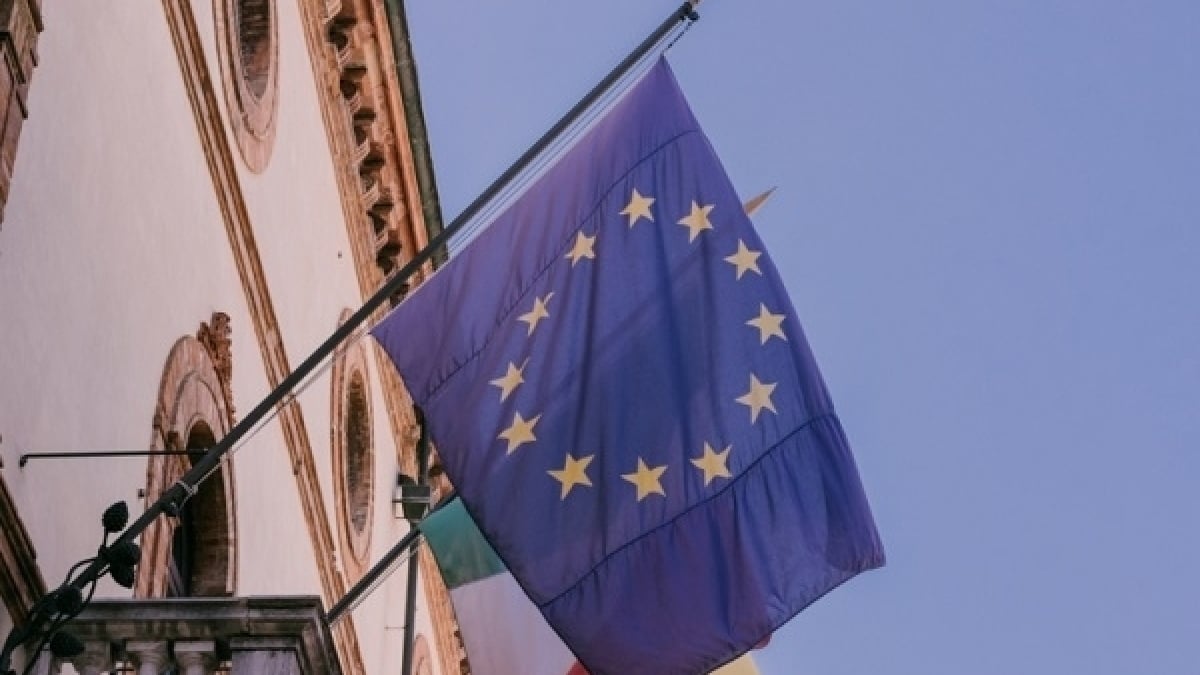 EU អនុម័តច្បាប់ដើម្បីកាត់បន្ថយហានិភ័យសង្គមពី AI ជំនាន់ក្រោយ