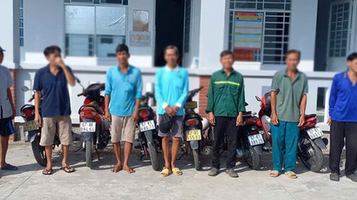 ألقت شرطة بلدية بينه ثانه دونغ القبض على 10 أشخاص بتهمة المقامرة عبر الإنترنت