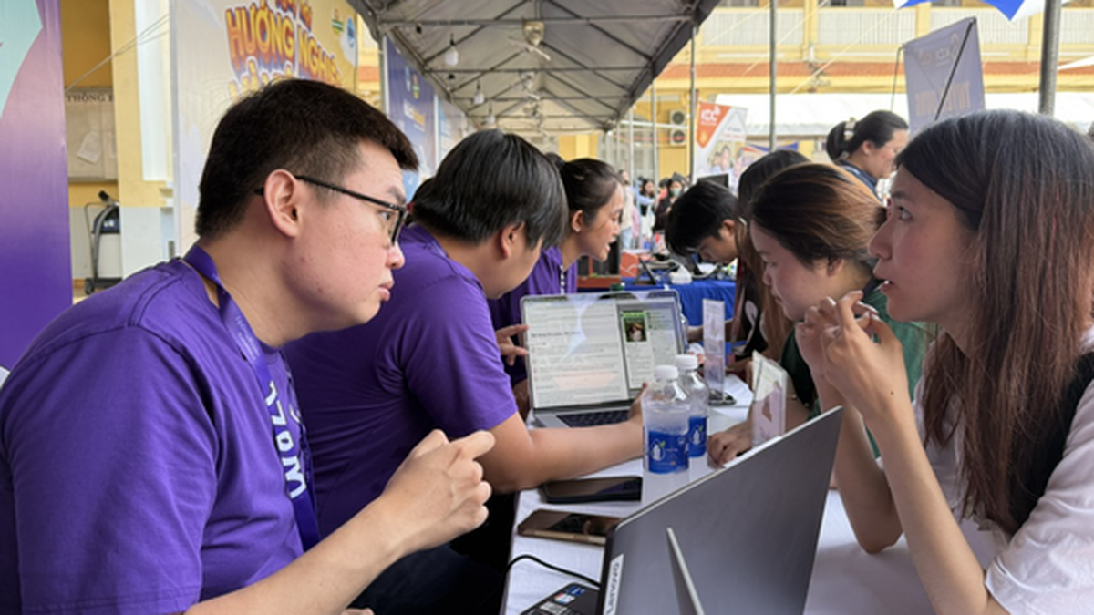 Over 1,000 jobs and internships for students