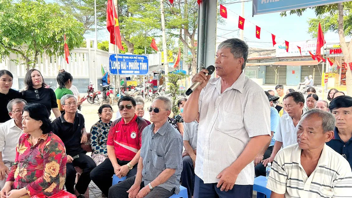 Long Hai Commune organizes "Saturday to listen to people speak"