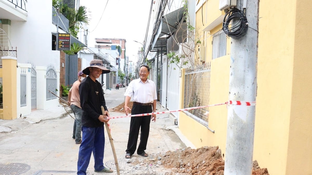 Agree to donate land to expand the road