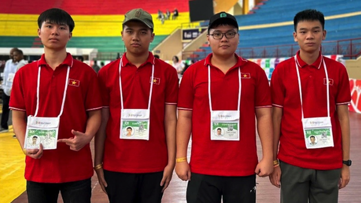 นักเรียนชายชั้นมัธยมศึกษาปีที่ 4 จากจังหวัดลัมดง คว้าเหรียญเงินในการแข่งขันโอลิมปิกระหว่างประเทศ สาขาวิทยาการคอมพิวเตอร์