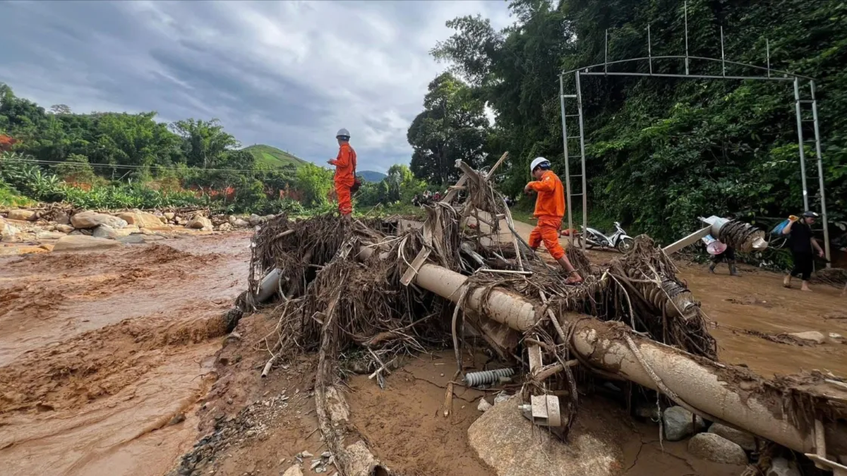 A series of hydropower plants in the upper Ma River are paralyzed and suffer heavy damage.