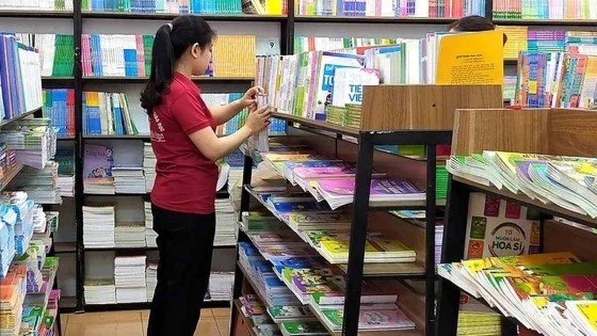 What should parents pay attention to when buying textbooks for the 2025 - 2026 school year?