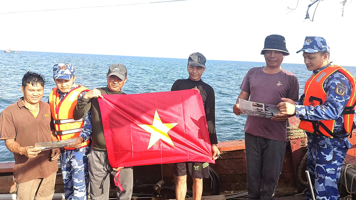 Coast Guard Region 1 Command propagates against IUU fishing in Hon La waters