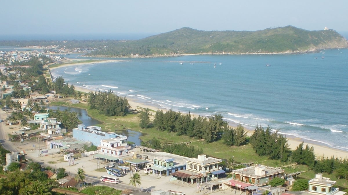 Sa Huynh shimmering in the summer sun