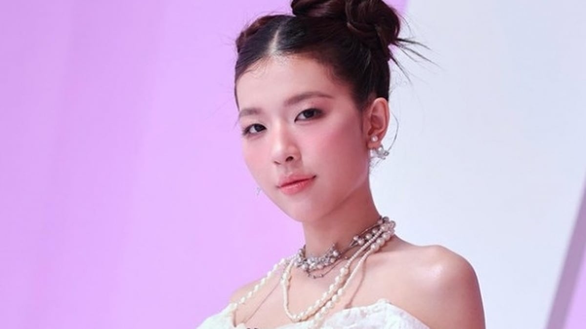 数十億ドルの興行収入を誇る映画「ラムーン」に出演した美しい少女は、平凡だと批判された。