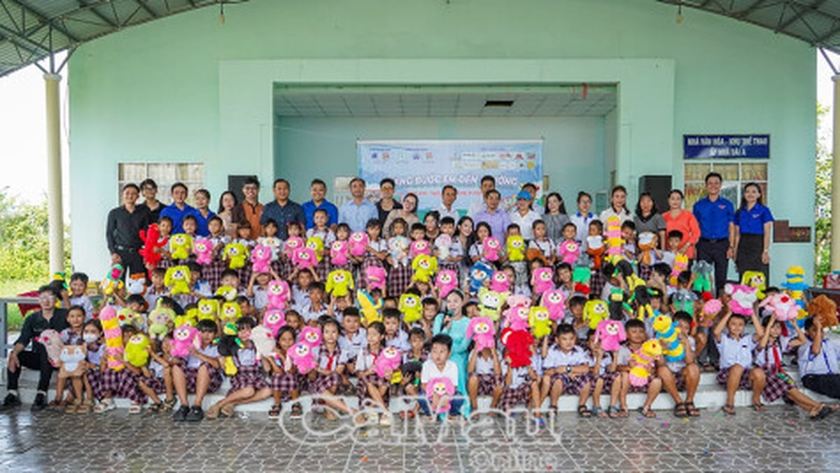 នាំអ្នកទៅសាលារៀន - ចែកចាយសេចក្តីស្រឡាញ់