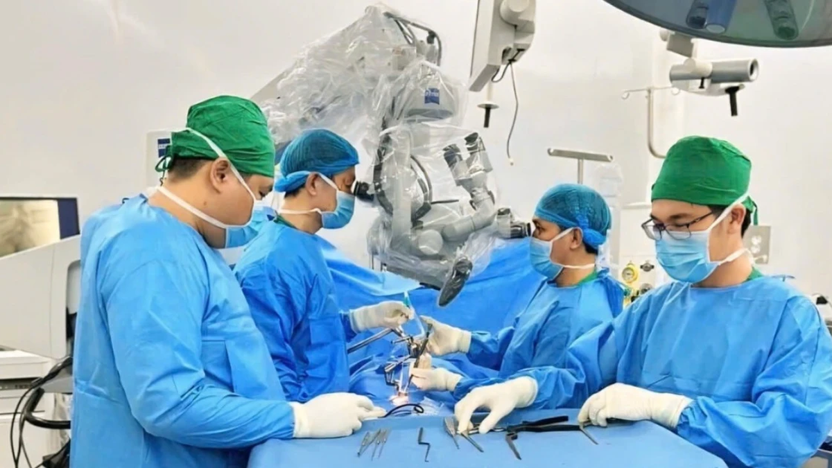 طبيب فيتنامي يعيد الحركة لشاب كوري مصاب بالشلل في أربعة من أطرافه بسبب حادث