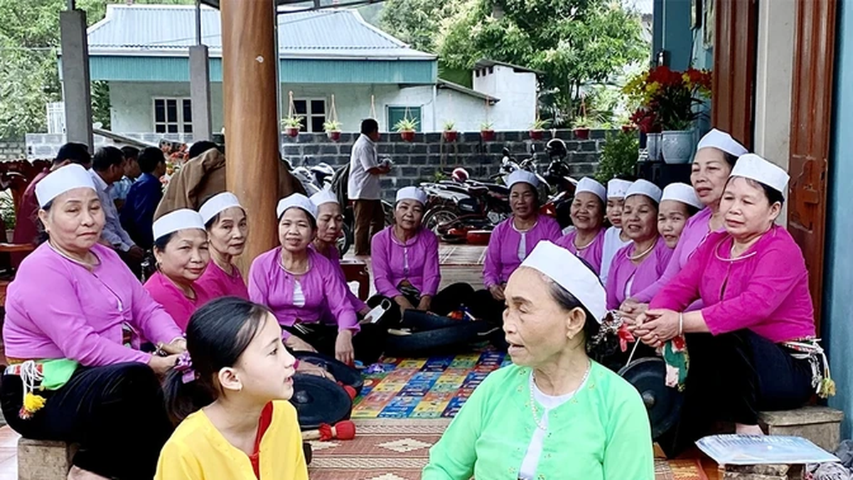 ศิลปะการขับร้องพื้นบ้านอันเป็นเอกลักษณ์ของเทืองราง บ่อเม็ง