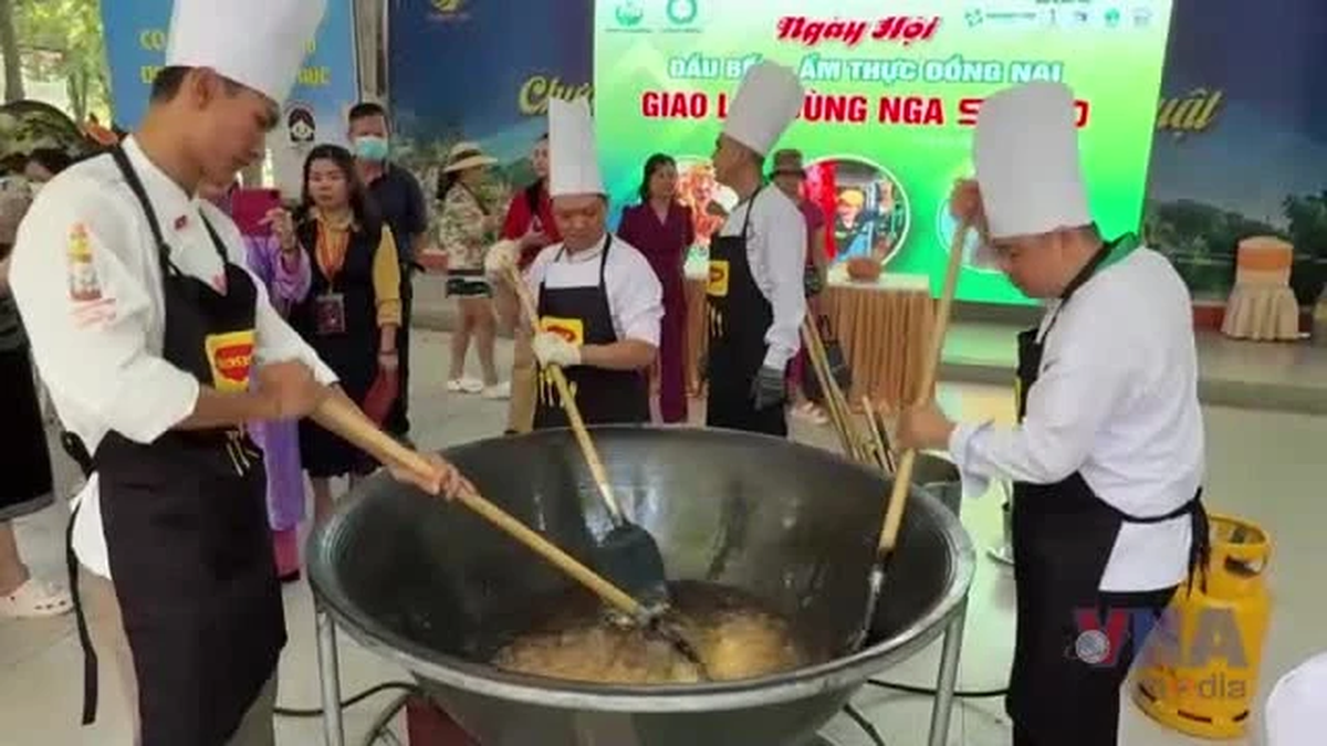 Stellen Sie den Rekord für den größten gebratenen Klebreis mit Cashewnüssen in Vietnam auf