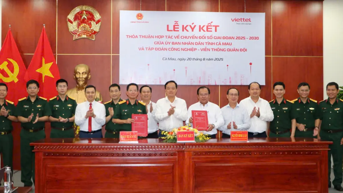 Ca Mau kooperiert mit der Viettel Group, um günstige Smartphones bekannt zu machen