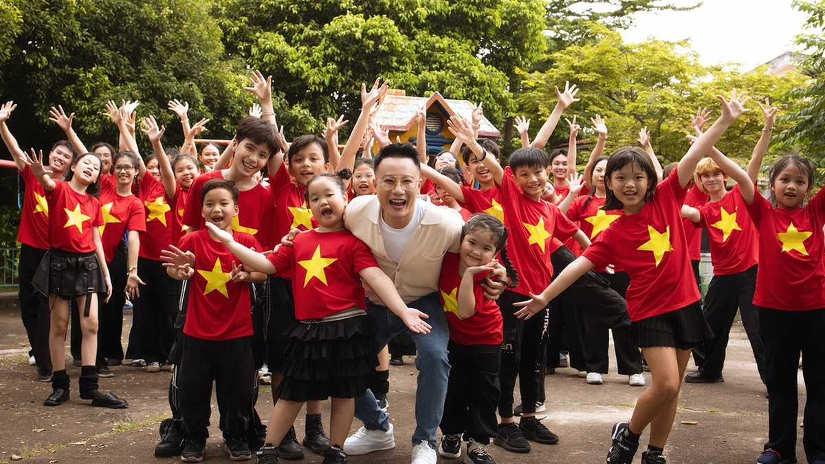Le chanteur Hoang Bach a sorti le clip « Love Vietnamese Smiles »