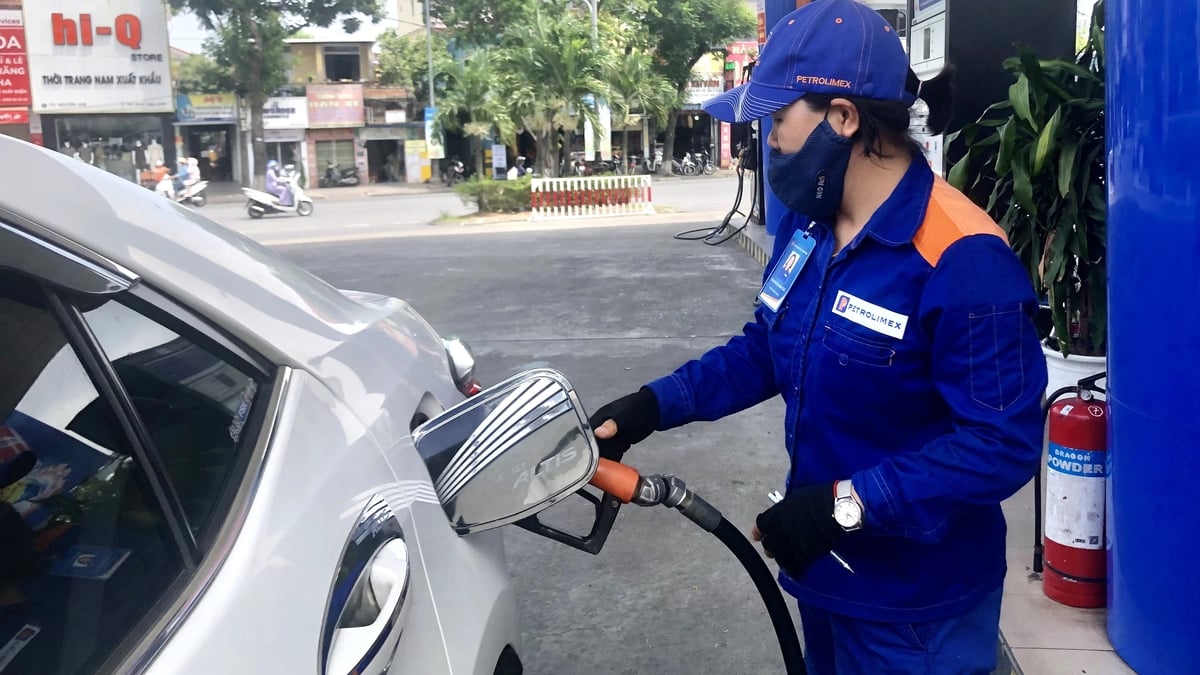 Le prix de l'essence RON 95 a augmenté de 210 VND, jusqu'à 20 090 VND/litre