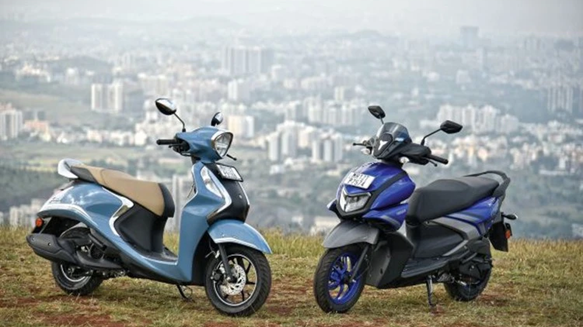 Yamaha bringt die Hybridroller Fascino und RayZR auf den Markt, die kraftstoffsparend und günstig sind