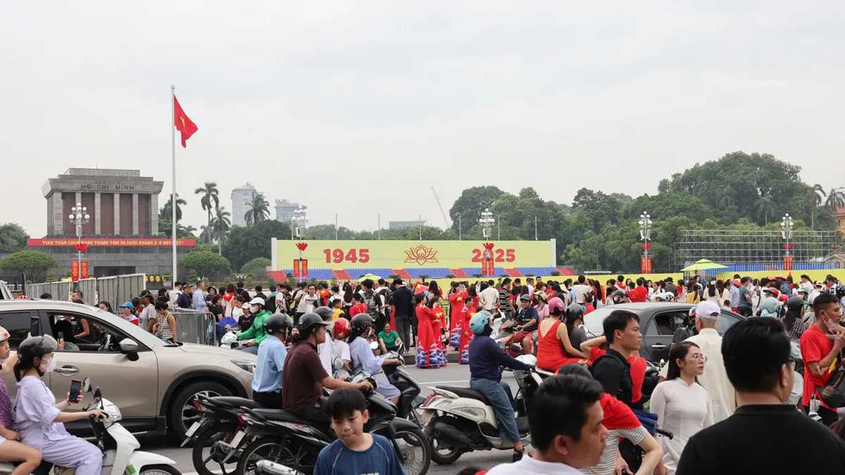 Hanoi bietet den Teilnehmern der A80 kostenlose Getränke, Kuchen und Busse an
