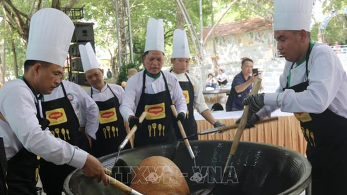Dong Nai បង្កើត​កំណត់​ត្រា​អង្ករ​ដំណើប​គ្រាប់​ស្វាយចន្ទី​ធំ​បំផុត​នៅ​វៀតណាម