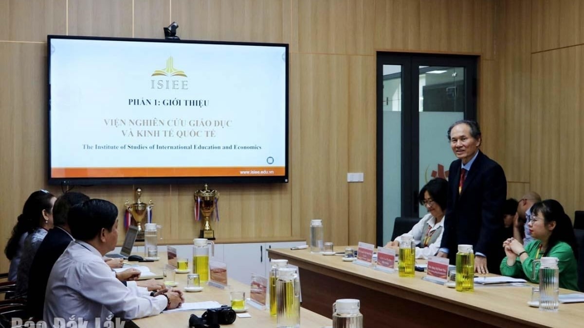 부온마투옷 의과대학 및 약학대학 학생들의 제2 외국어가 영어가 될 예정입니다.