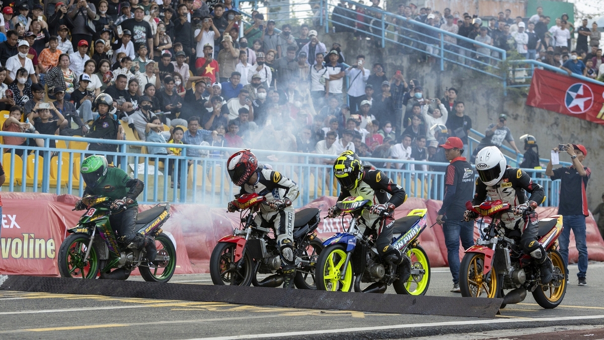 Can Tho organise une compétition de course de moto à 3 lignes pour célébrer la fête nationale le 2 septembre