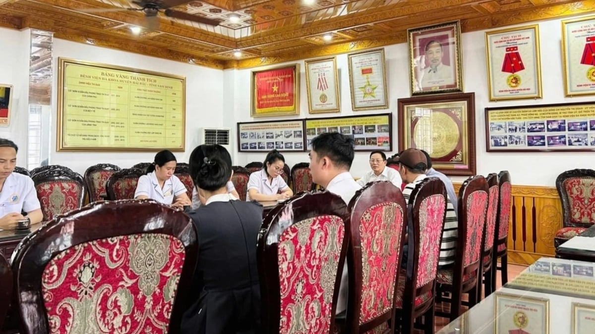 นิญบิ่ญ: เจ้าหน้าที่ทางการแพทย์ที่โรงพยาบาลทั่วไปไฮเฮาถูกโจมตี