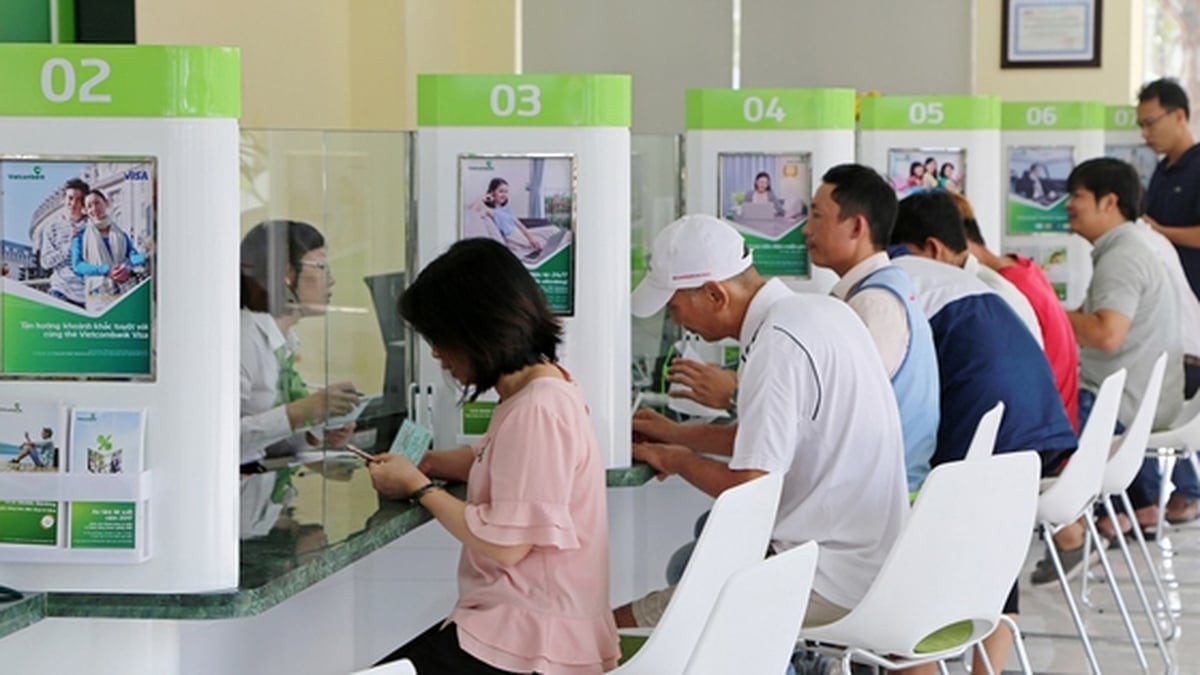 Vietcombank anuncia urgentemente el horario de las transacciones en efectivo en Hanoi