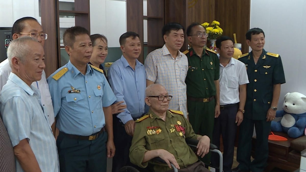 Die Hai Duong Association in Ho-Chi-Minh-Stadt kooperiert, um Veteranen in Gia Loc Dankbarkeitshäuser zu schenken