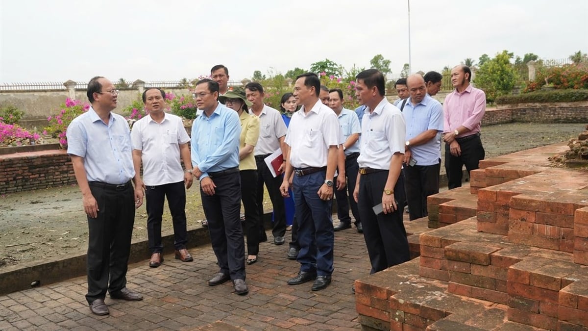 លេខាបក្សខេត្ត Nguyen Ho Hai ពិនិត្យស្នាដៃប្រវត្តិសាស្ត្រ និងសារីរិកធាតុ