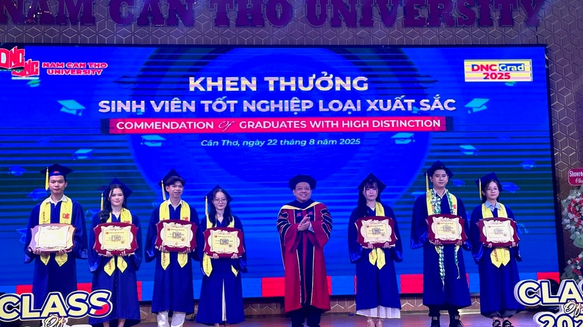 2.500 weitere Studenten der Nam Can Tho University erhalten Abschlusszeugnisse