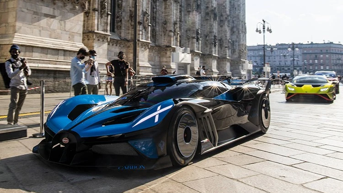 سيارة Bugatti Bolide التي تبلغ قيمتها مليون دولار على وشك الانطلاق في الشارع مثل سيارة McLaren P1 GTR