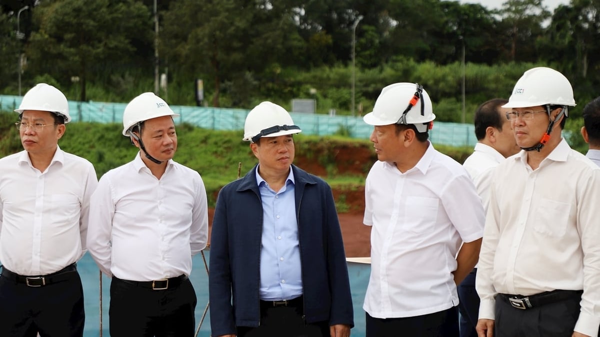 Les dirigeants provinciaux inspectent certains projets clés dans l'ouest de Lam Dong