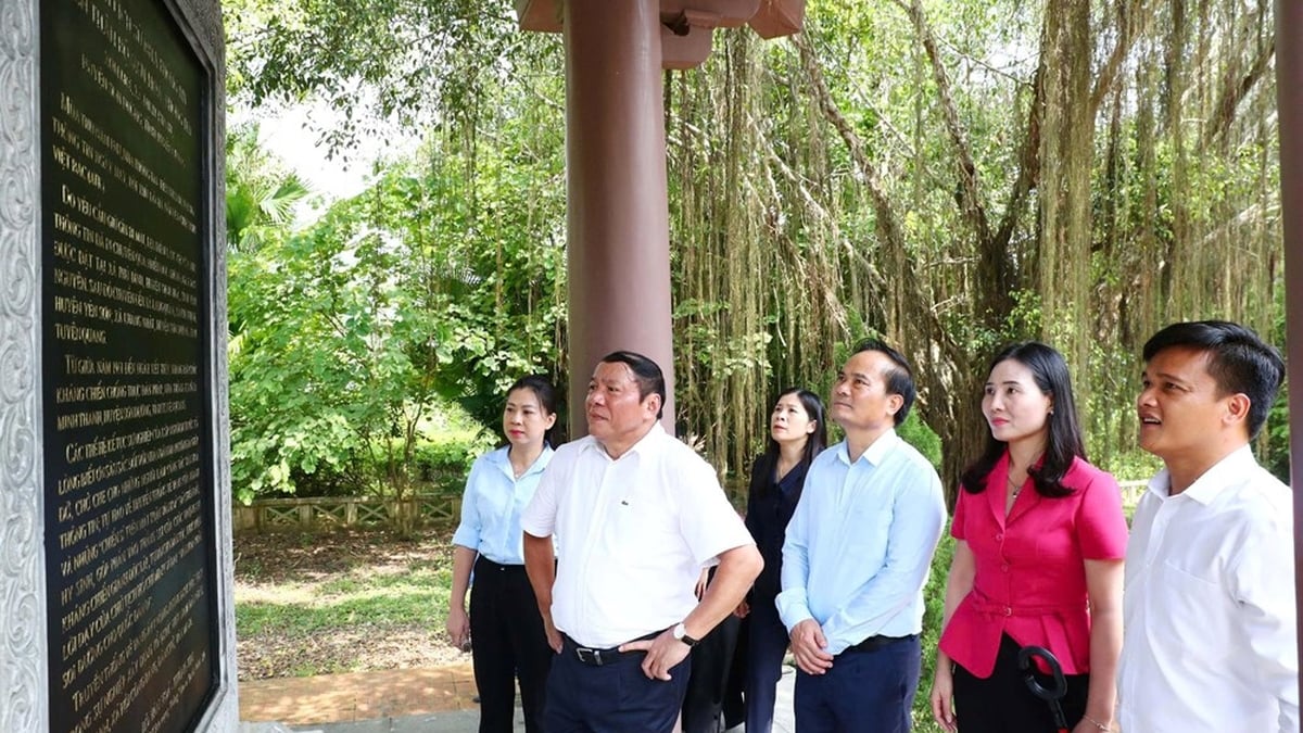 នៅមុខវិមានប្រវត្តិសាស្ត្រ Nha Thong Tin មោទនភាពនៃដំណើរ៨០ឆ្នាំនៃវិស័យវប្បធម៌