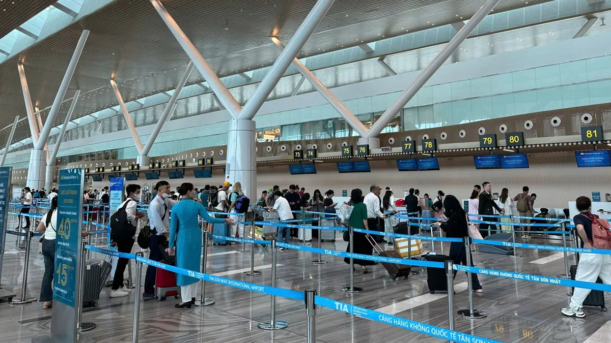 تنقل العديد من شركات الطيران عملياتها في وقت واحد إلى المحطة T3 بمطار تان سون نهات