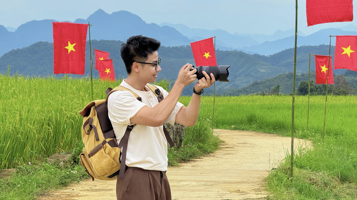 Check in con đường cờ đỏ sao vàng giữa đồng lúa Sơn La dịp Quốc khánh